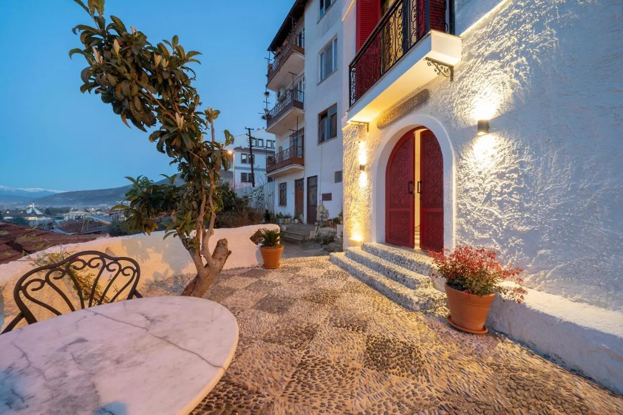 Reddoors Suites Sea View location